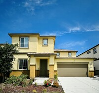 Building Photo - 3026 Kenwood Cir
