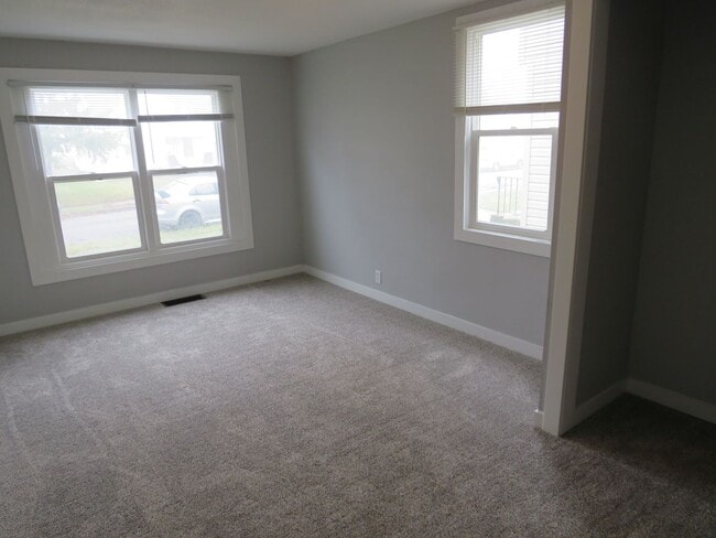 Building Photo - New listing 3 Bedroom Home!!