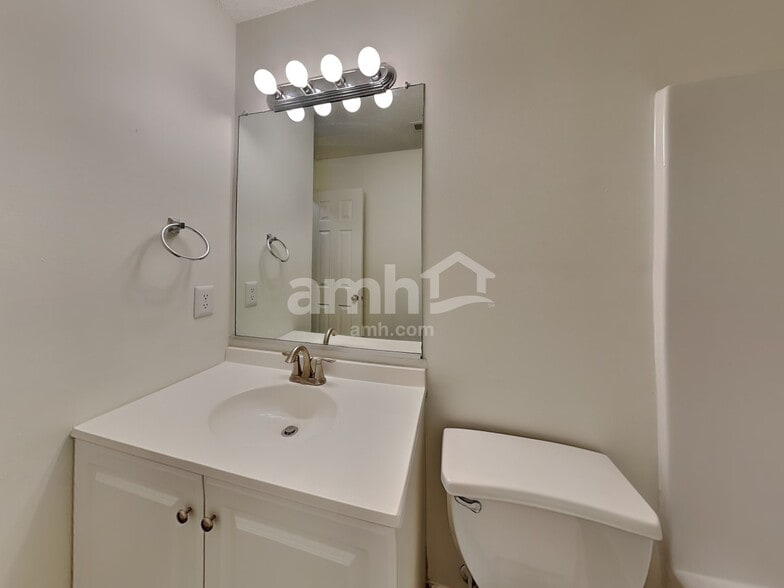 Building Photo - 4020 Landerwood Dr