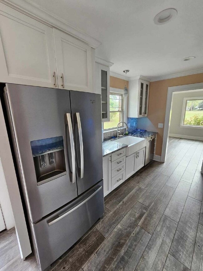 Building Photo - 217 Windsor Rd