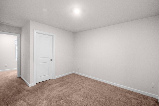 Building Photo - Beautiful and Spacious Home in the Heart of Pineville!