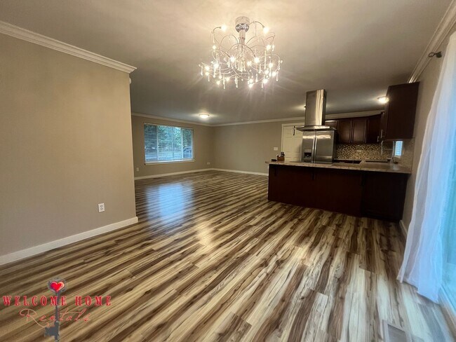 Building Photo - Remodeled rambler, no carpet, with HUGE fenced yard!!