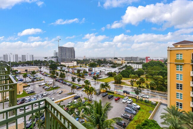 Building Photo - 403 S Sapodilla Ave