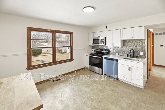 Building Photo - 135 St Maurice Ln