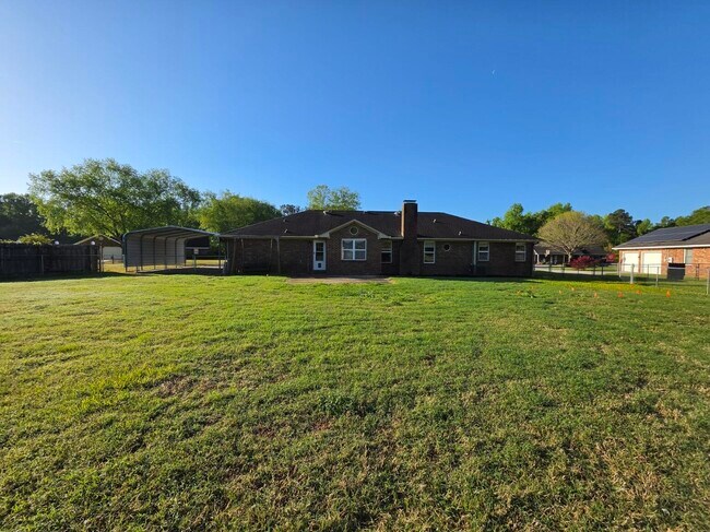 Building Photo - 450 Derek Dr