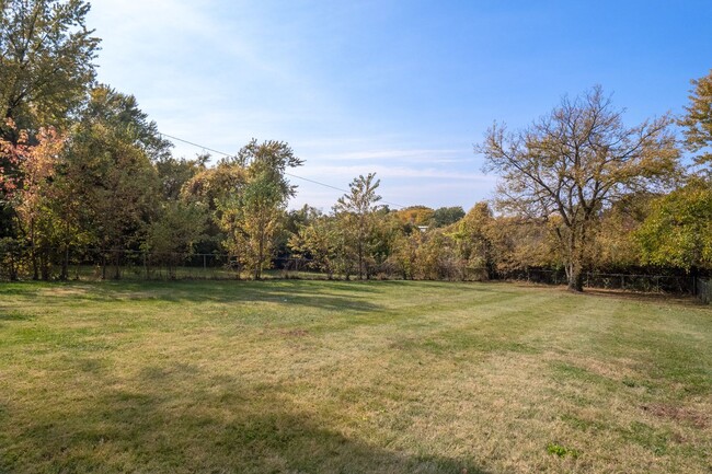 Building Photo - Beautiful Slab Home in Imperial with over ...