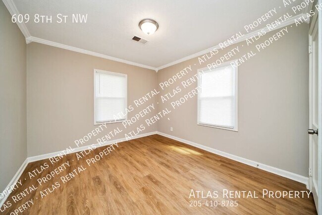 Building Photo - 609 8th St NW