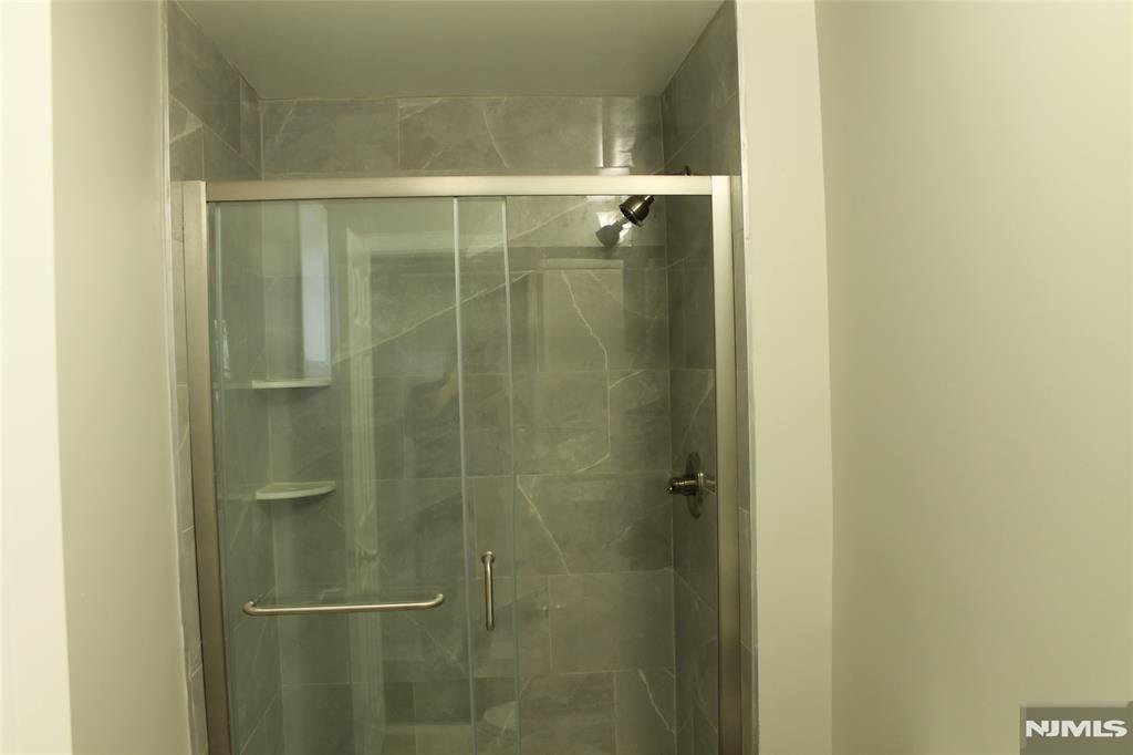 Building Photo - 519 Roosevelt Ave