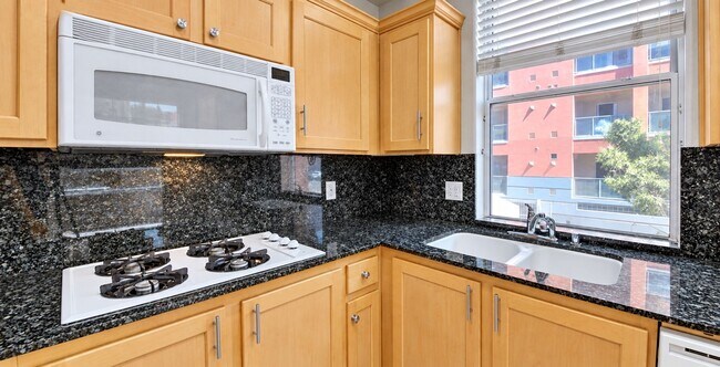 Building Photo - 27 E Agate Ave