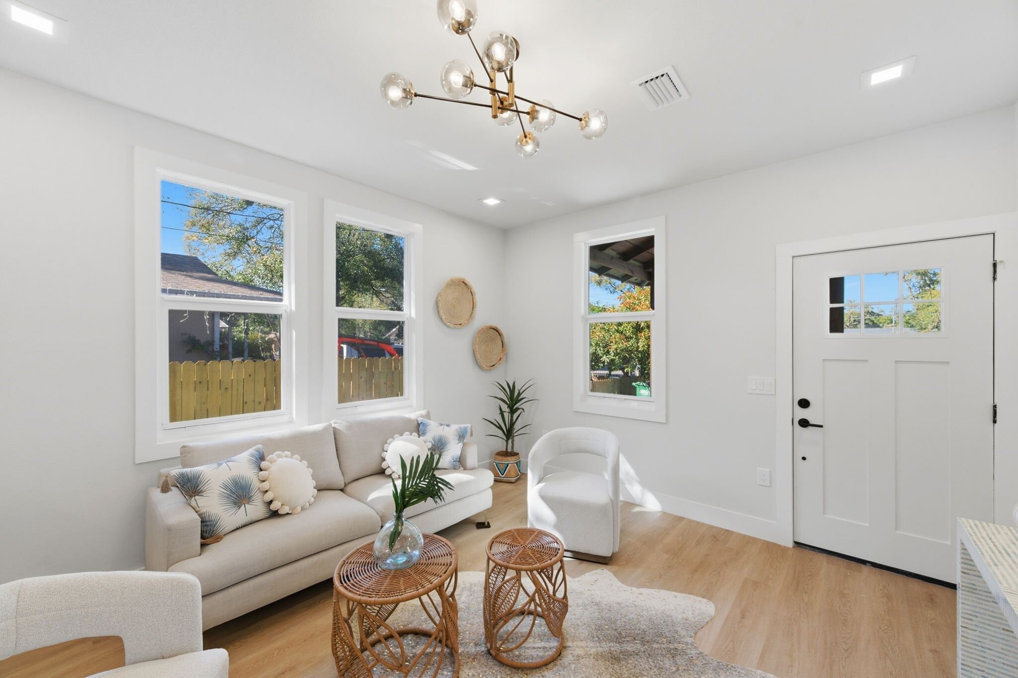 Building Photo - 309 E Selma Ave