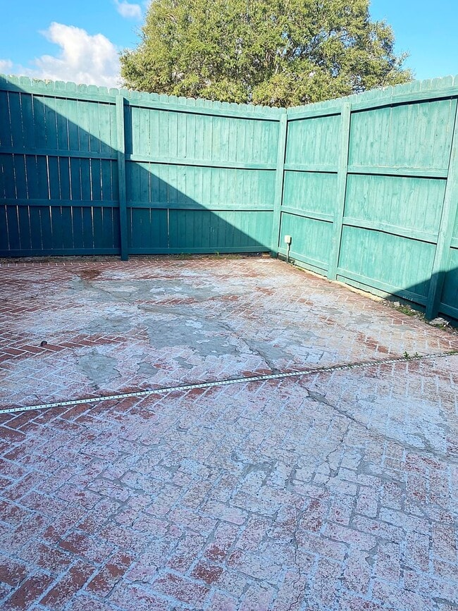 Building Photo - 9170 Manion Dr