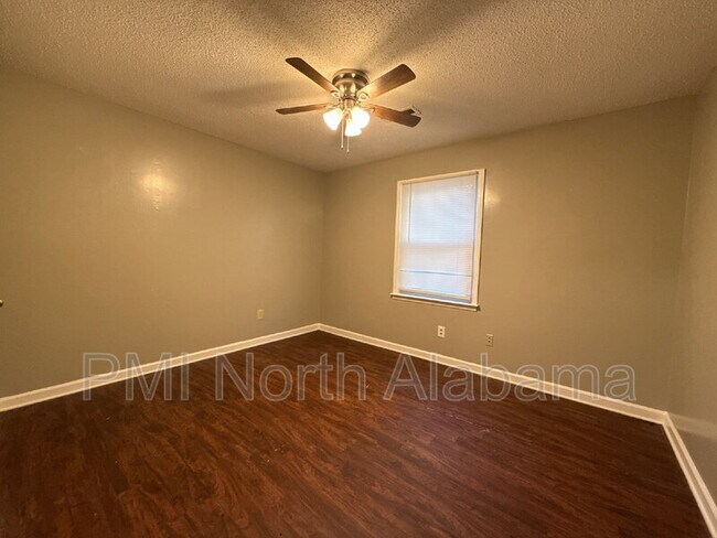 Building Photo - 4428 Bonnell Dr NW