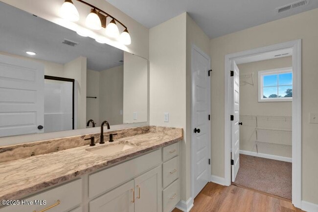 Building Photo - 303 S River Ct