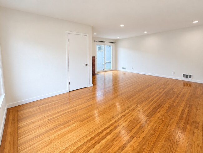 Building Photo - 747 Ashbury Ave