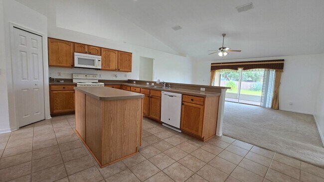 Building Photo - Spacious Haines City Retreat - For Rent Now!