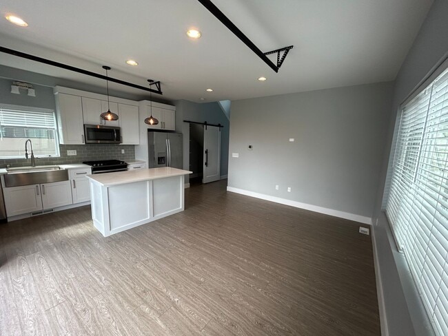 Building Photo - Modern 2 Bed, 2 Bath with Rooftop Patio! *HOLIDAY SPECIAL: ONE MONTH FREE*