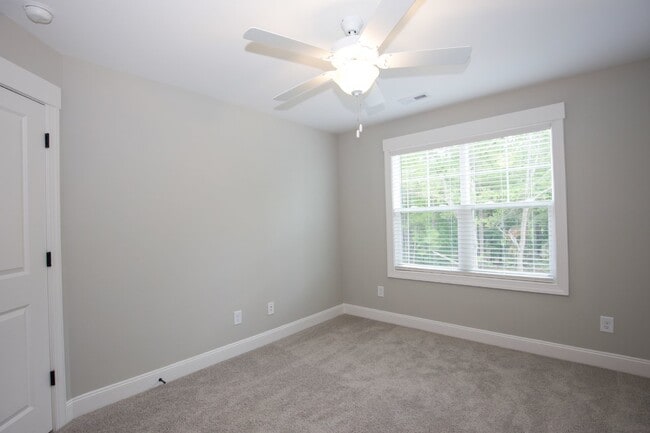 Building Photo - "Luxurious 3-Bed Townhouse with Granite Countertops on Juniper Lake Road!"