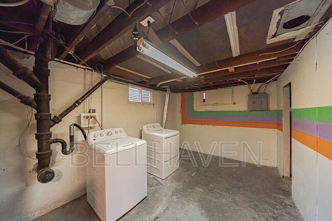 Building Photo - 465 3rd St