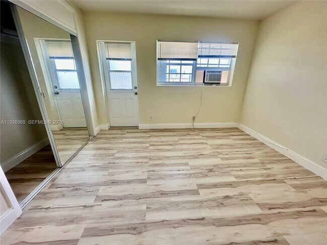 Building Photo - 5420 NE 22nd Terrace