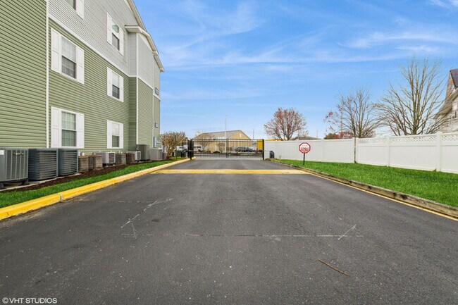 Building Photo - Beach Bliss: Cozy Condo Near Rehoboth & Lewes
