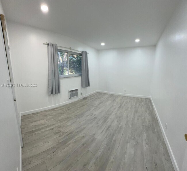 Building Photo - 2838 Madison St