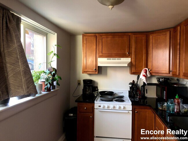 Building Photo - 61 Selkirk Rd