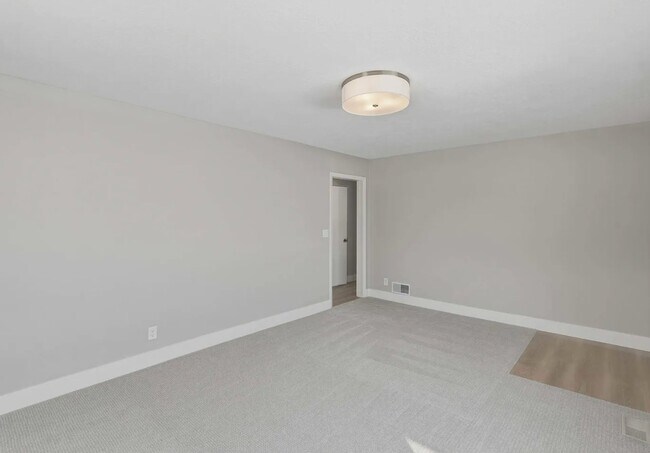 Building Photo - 403 Highland Dr