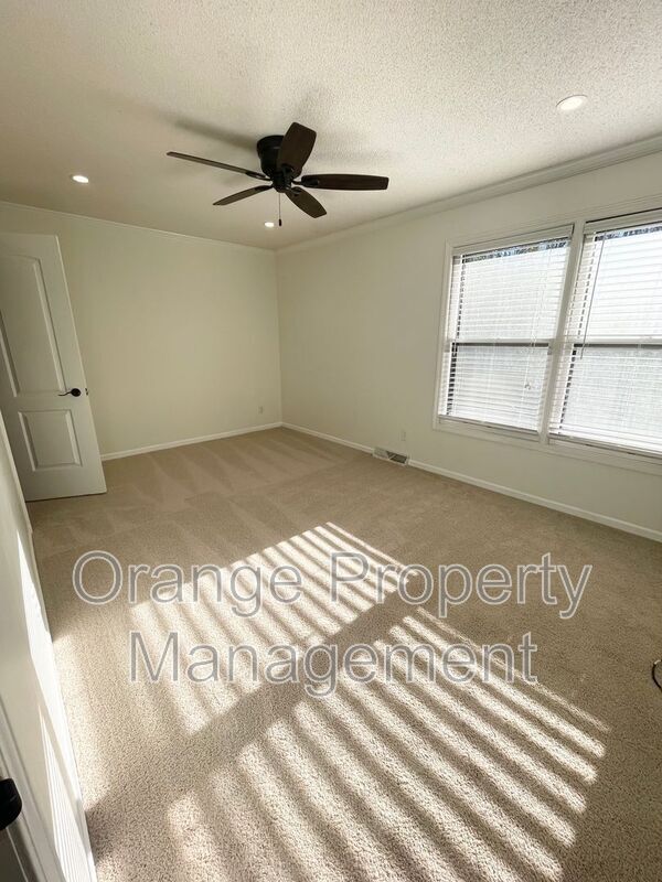 Building Photo - 328 Wellington Way