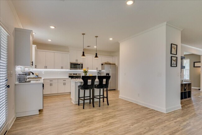 Building Photo - Beautiful Home in a Great Neighborhood