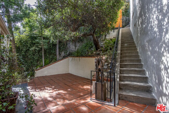 Building Photo - 4458 Dundee Dr