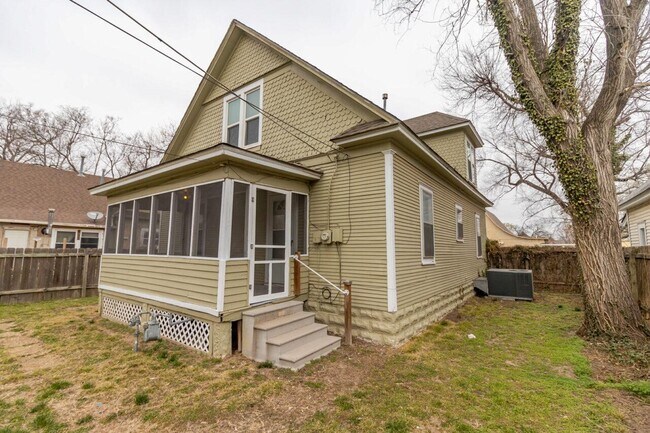 Building Photo - 1219 S Main St