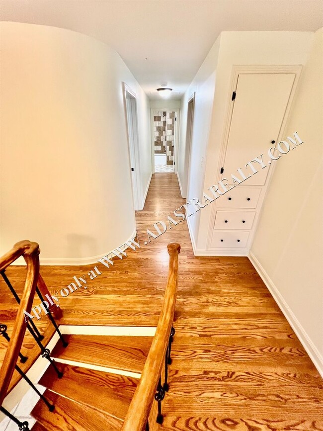 Building Photo - Beautiful 4 Bed 3.5 Bath Home in Fairway-Available NOW!!