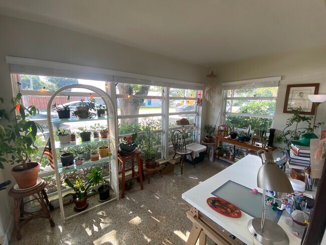 Building Photo - 713 SW 7th St