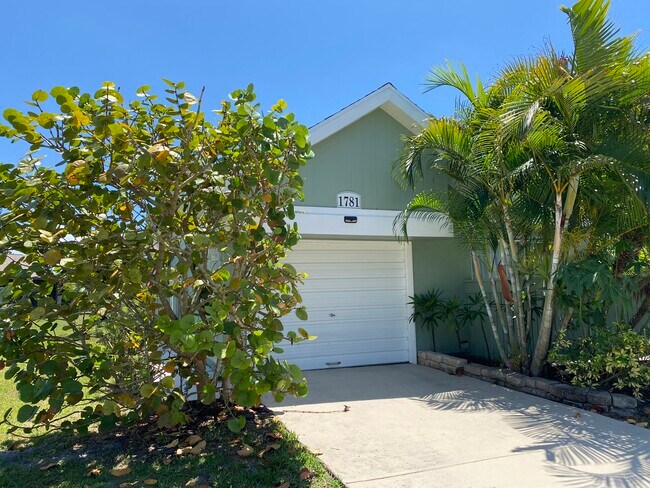 Building Photo - 1781 SE Linpark Ct