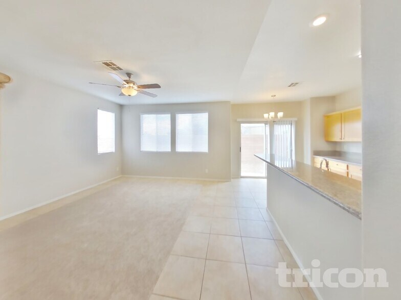 Building Photo - 2907 Extravagant Ave