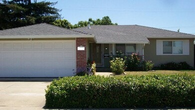 Building Photo - 39262 Sundale Dr