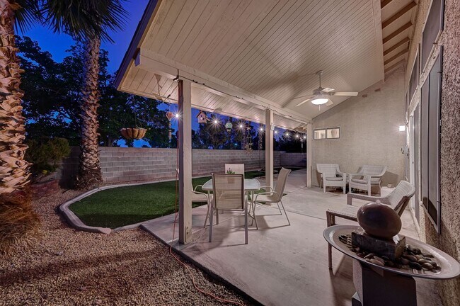 Building Photo - Henderson Single-Story Gem with Gas Firepl...