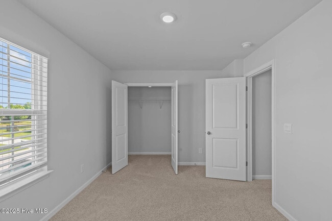 Building Photo - 200 Walton Dr
