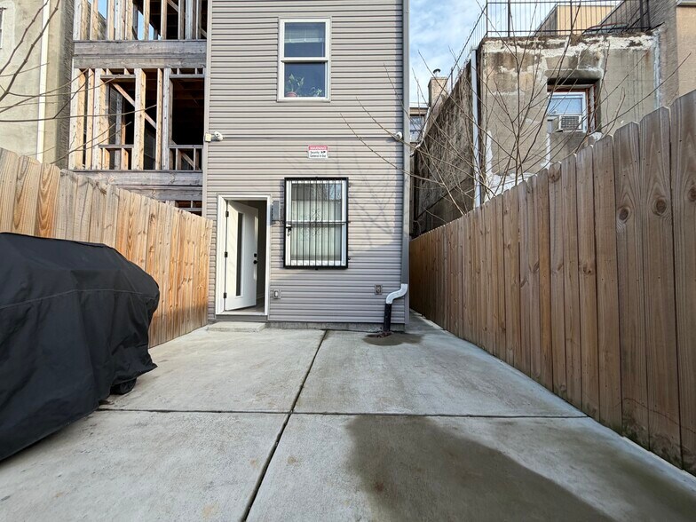 Building Photo - 1330 S Carlisle St