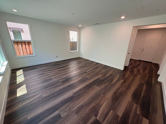 Building Photo - Beautiful 4 Bedroom 3 Bath Brentwood Home With SOLAR