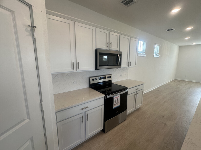 Kitchen - 2539 Rose Archer Ln