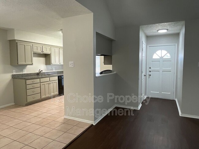 Building Photo - 459 Little Valley Ct