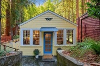 Building Photo - CHARMING 2-BEDROOM COTTAGE IN THE HEART OF...