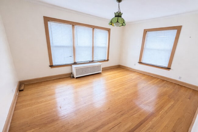 Building Photo - 6436 N Hamilton Ave