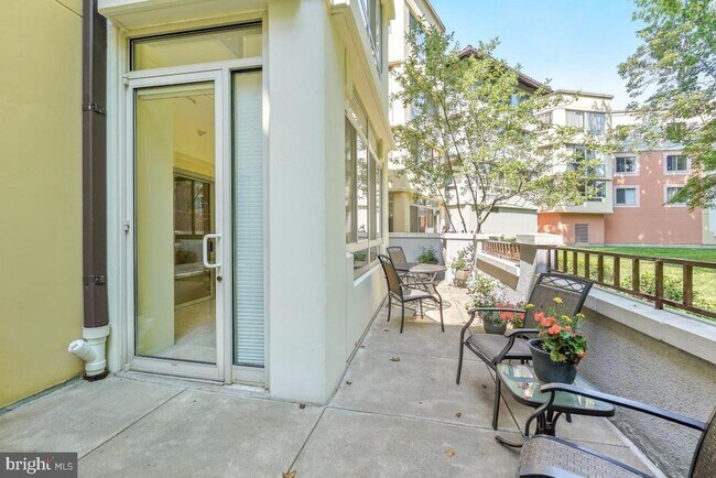 Building Photo - 14809 Pennfield Cir