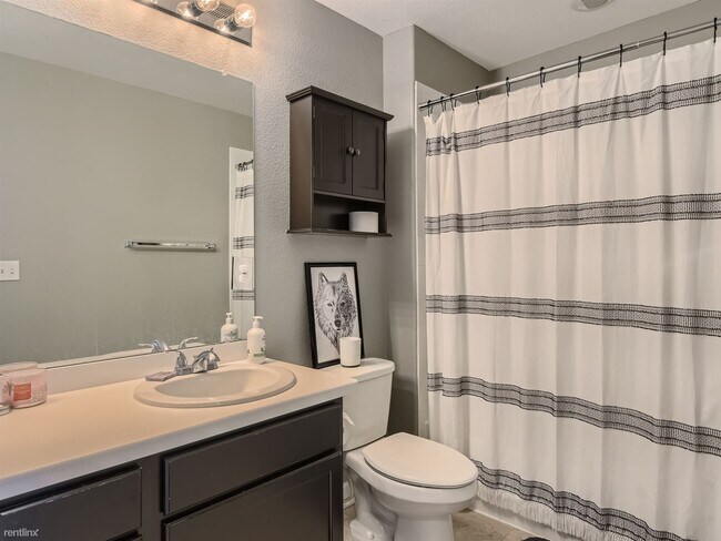 Building Photo - 5 br, 4 bath House - 664 Tiger Lily Way