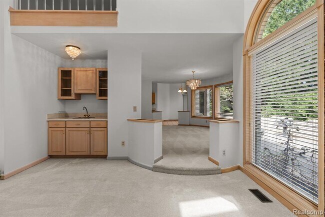 Building Photo - 6739 Arlington Dr