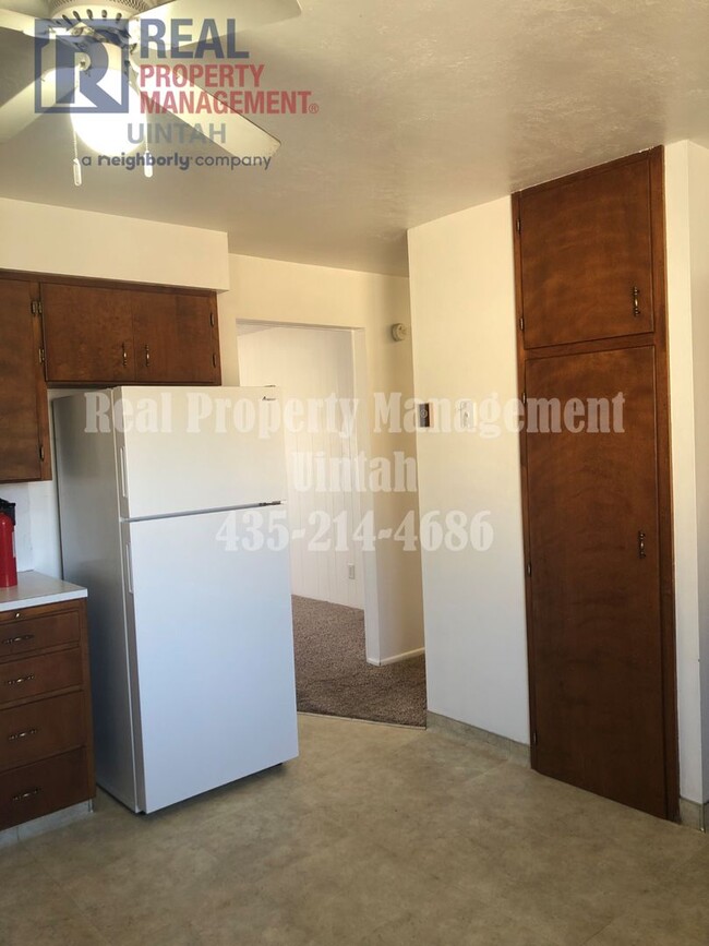 Building Photo - Cute 2-bedroom 1 bathroom apartment.