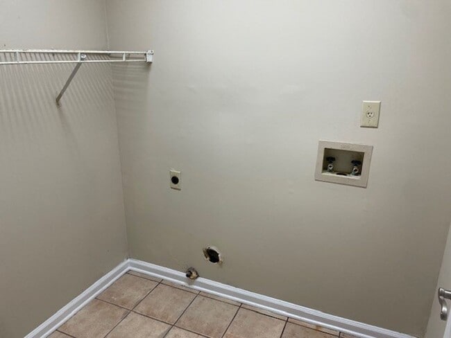 Building Photo - 385 Burch Rd