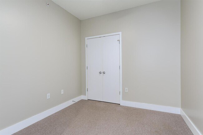 Building Photo - 300-314 N Broadway